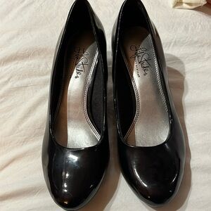 Life Stride black shoes